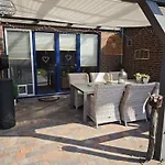 Kanalhaus - Zentral, 3 Schlafzimmer, Einzelbetten, Self Check-in, 3 Parkplaetze, Wlan Apartamento
