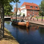 Kanalhaus - Zentral, 3 Schlafzimmer, Einzelbetten, Self Check-in, 3 Parkplaetze, Wlan Papenburg
