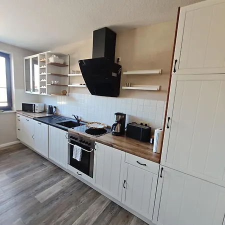 Stay Kanalhaus - Zentral, 3 Schlafzimmer, Einzelbetten, Self Check-In, 3 Parkplaetze, Wlan