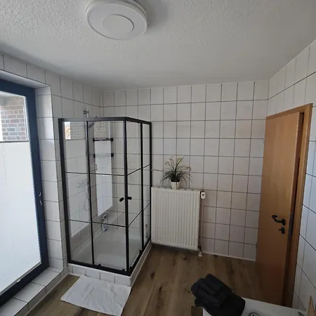 Kanalhaus - Zentral, 3 Schlafzimmer, Einzelbetten, Self Check-in, 3 Parkplaetze, Wlan شقة