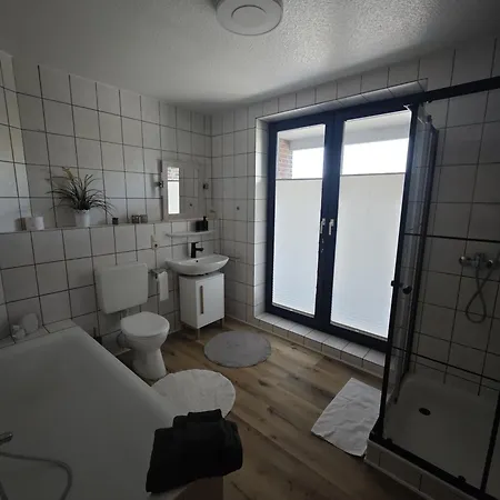شقة Kanalhaus - Zentral, 3 Schlafzimmer, Einzelbetten, Self Check-in, 3 Parkplaetze, Wlan *
