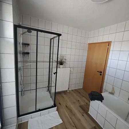 Kanalhaus - Zentral, 3 Schlafzimmer, Einzelbetten, Self Check-in, 3 Parkplaetze, Wlan