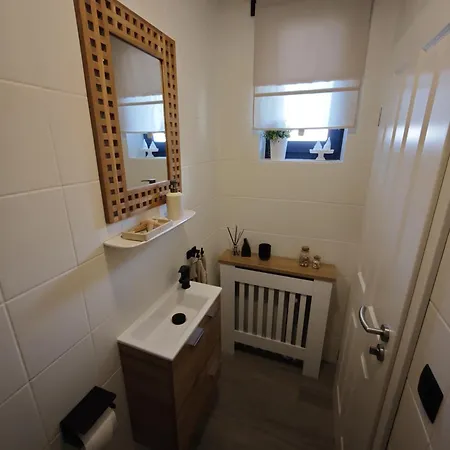 Kanalhaus - Zentral, 3 Schlafzimmer, Einzelbetten, Self Check-in, 3 Parkplaetze, Wlan شقة