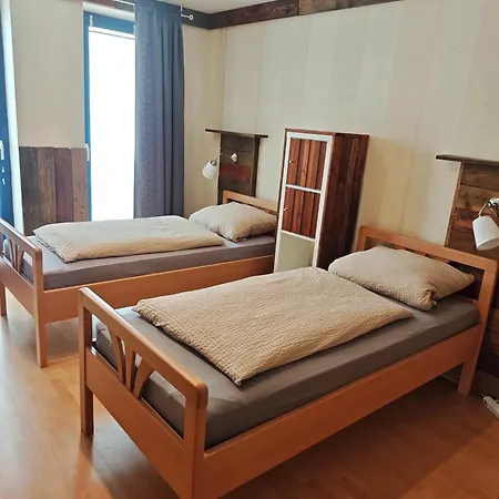 Kanalhaus - Zentral, 3 Schlafzimmer, Einzelbetten, Self Check-in, 3 Parkplaetze, Wlan Appartement Papenbourg