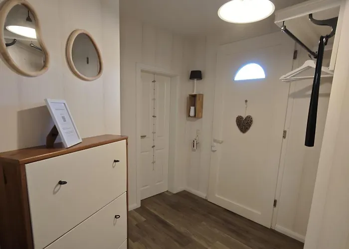 Stay Kanalhaus - Zentral, 3 Schlafzimmer, Einzelbetten, Self Check-In, 3 Parkplaetze, Wlan Papenburg