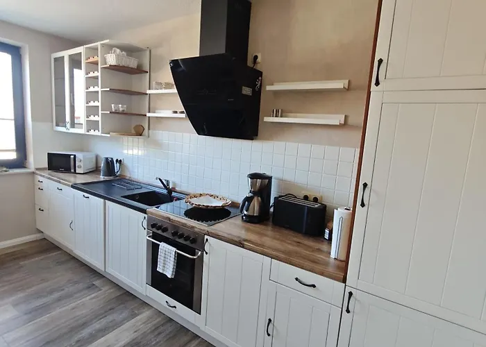 Stay Kanalhaus - Zentral, 3 Schlafzimmer, Einzelbetten, Self Check-In, 3 Parkplaetze, Wlan