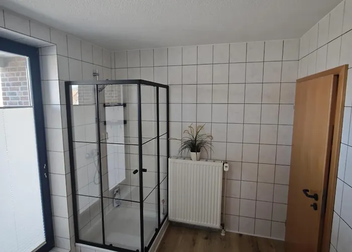 Stay Kanalhaus - Zentral, 3 Schlafzimmer, Einzelbetten, Self Check-In, 3 Parkplaetze, Wlan Apartament