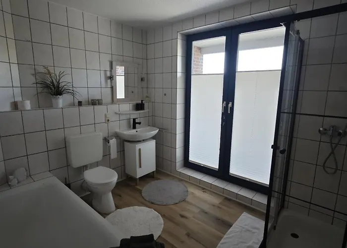 Apartament Stay Kanalhaus - Zentral, 3 Schlafzimmer, Einzelbetten, Self Check-In, 3 Parkplaetze, Wlan *