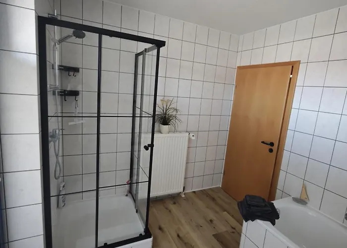Stay Kanalhaus - Zentral, 3 Schlafzimmer, Einzelbetten, Self Check-In, 3 Parkplaetze, Wlan